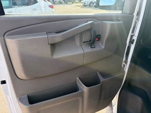 Used 2021 Chevrolet Express 3500 w/ Driver Convenience Package RWD image 11