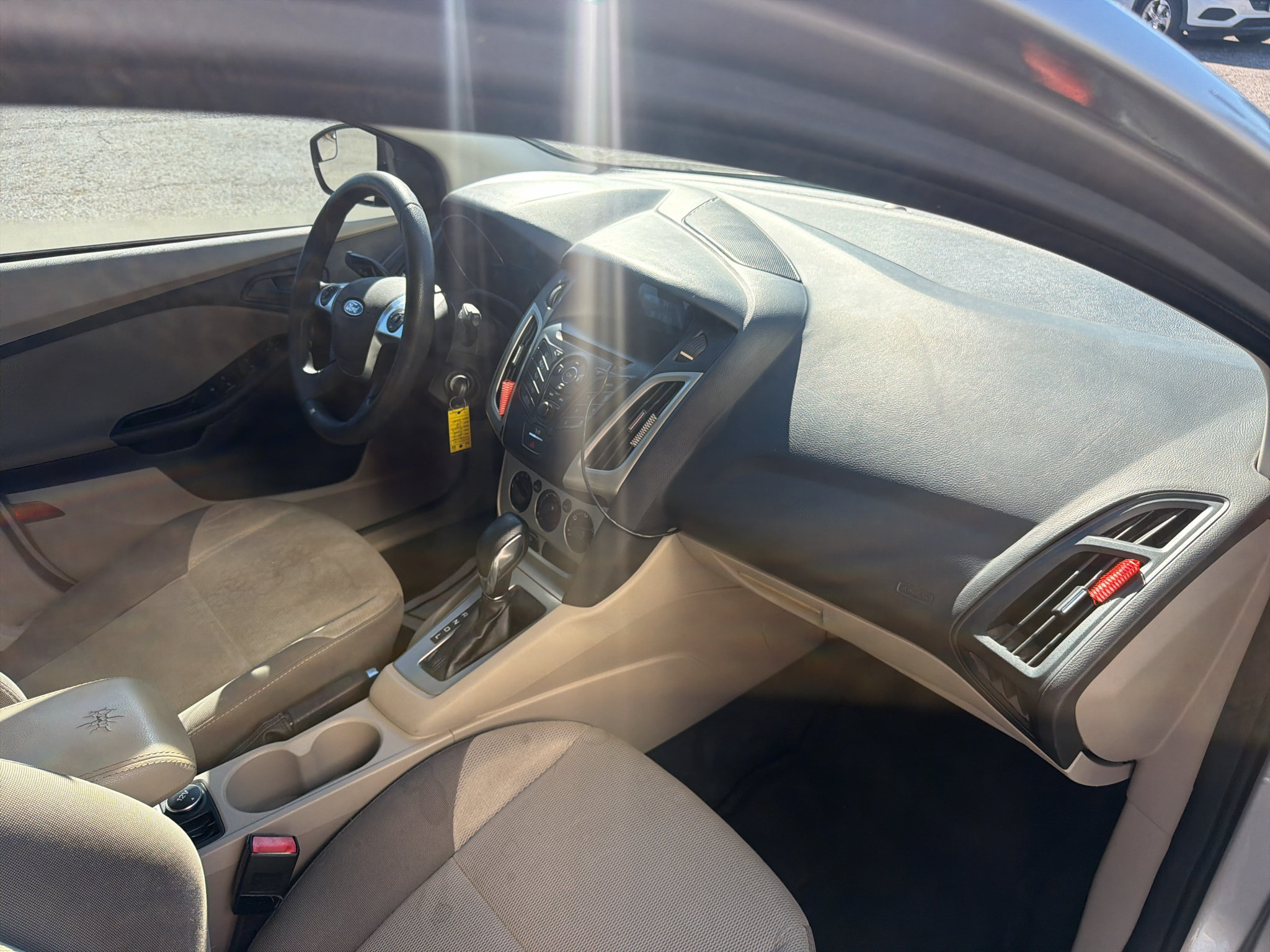 Used 2012 Ford Focus SE FWD image 12