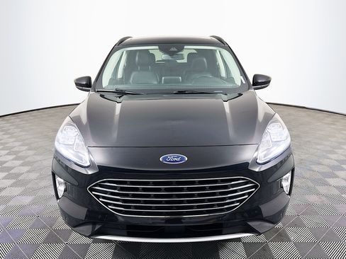 Used 2022 Ford Escape Titanium image 2