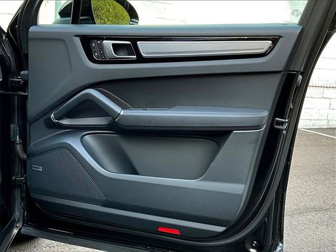 Certified 2023 Porsche Cayenne S Platinum image 29