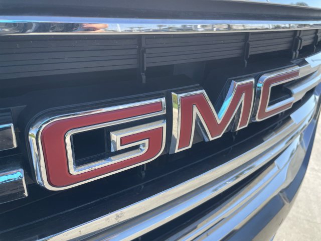 Used 2021 GMC Acadia SLE w/ Driver Convenience Package FWD image 30