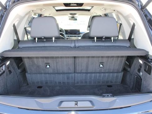 Used 2024 BMW X7 xDrive40i w/ Premium Package AWD/4WD image 9