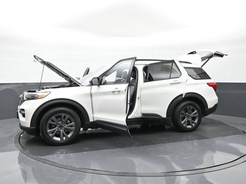 Used 2023 Ford Explorer XLT w/ Equipment Group 202A AWD/4WD image 49