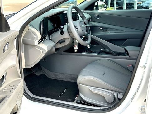 Used 2026 Hyundai Elantra SE FWD image 13