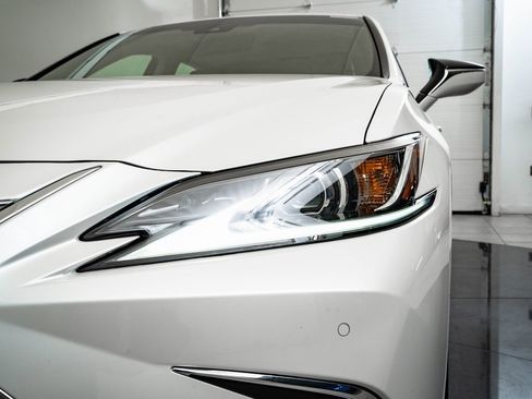 Certified 2023 Lexus ES 250 w/ Premium Package image 15