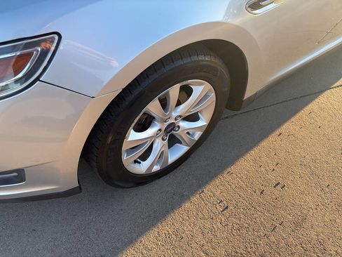 Used 2012 Ford Taurus SEL image 9