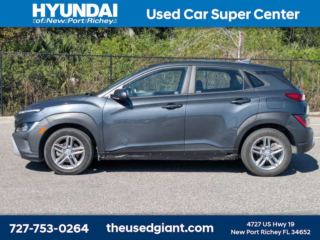 Used 2022 Hyundai Kona SE FWD image 2
