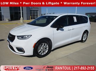 Used 2025 Chrysler Pacifica Select video 1