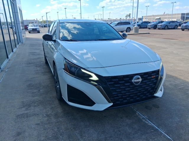 Certified 2024 Nissan Altima 2.0 SR FWD image 9