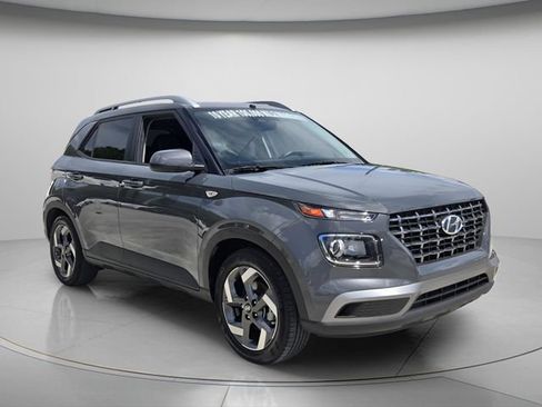 Used 2024 Hyundai Venue SEL FWD image 9
