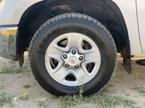 Used 2019 Toyota Tundra SR5 w/ SR5 Upgrade Package image 32