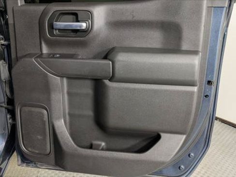 Used 2020 Chevrolet Silverado 1500 Custom Trail Boss w/ Custom Convenience Package AWD/4WD image 19