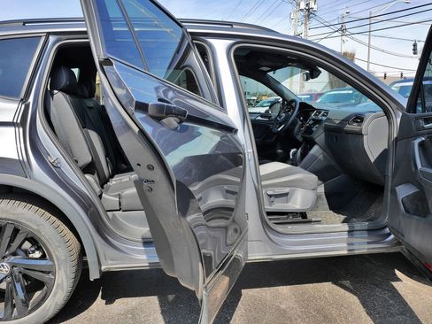 Used 2023 Volkswagen Tiguan SE R-Line image 10