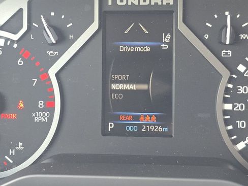 Used 2022 Toyota Tundra SR5 w/ SR5 Convenience Package AWD/4WD image 8