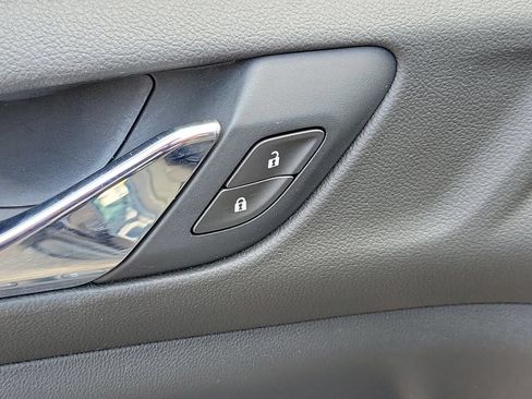 Used 2021 GMC Acadia SLE w/ Driver Convenience Package FWD image 19
