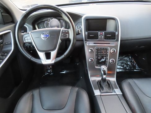 Used 2016 Volvo XC60 T5 Premier image 12