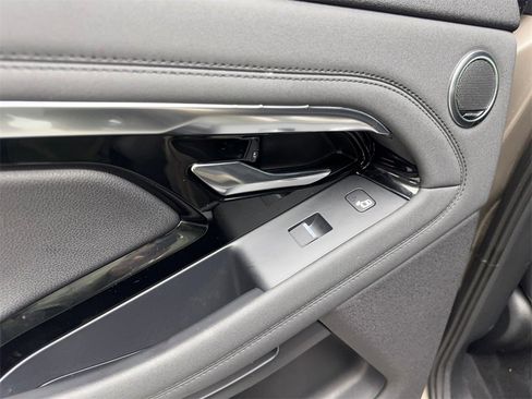 Used 2021 Land Rover Range Rover Evoque R-Dynamic SE image 38