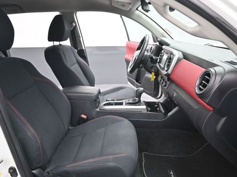 Used 2019 Toyota Tacoma SR5 image 27