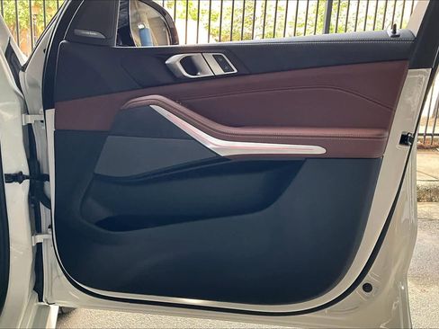 Used 2025 BMW X5 sDrive40i w/ Executive Package image 23