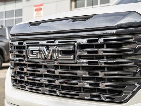 Used 2024 GMC Sierra 1500 Denali Ultimate image 13