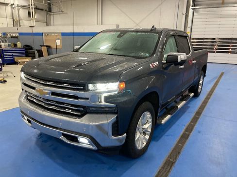 Used 2021 Chevrolet Silverado 1500 LTZ w/ LTZ Premium Package image 3