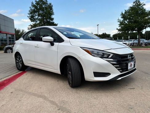 Used 2025 Nissan Versa SV FWD image 4