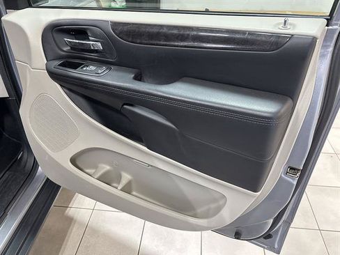 Used 2013 Dodge Grand Caravan SXT FWD image 16