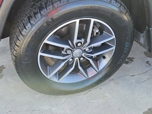 Used 2017 Jeep Grand Cherokee Limited w/ Trailer Tow Group IV image 9