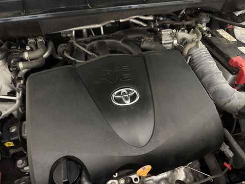 Used 2021 Toyota Highlander XLE AWD/4WD image 63