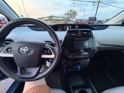 Used 2016 Toyota Prius Two image 11