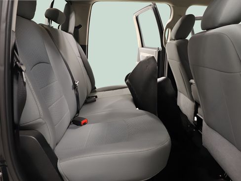 Used 2018 RAM 1500 Classic SLT AWD/4WD image 24