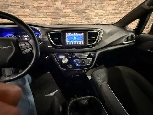 Used 2018 Chrysler Pacifica Touring Plus w/ S Appearance Package FWD image 20