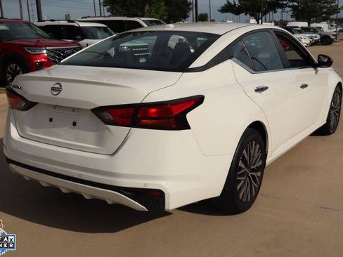 Used 2025 Nissan Altima 2.5 SV FWD image 3