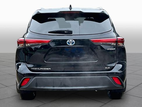 Used 2023 Toyota Highlander XLE AWD/4WD image 5