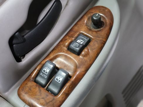 Used 2002 Oldsmobile Silhouette GLS w/ Towing Pkg image 16