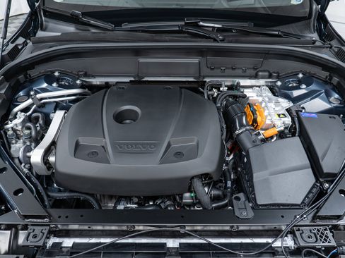 New 2026 Volvo XC60 T8 Ultra w/ Protection Package Premier image 9