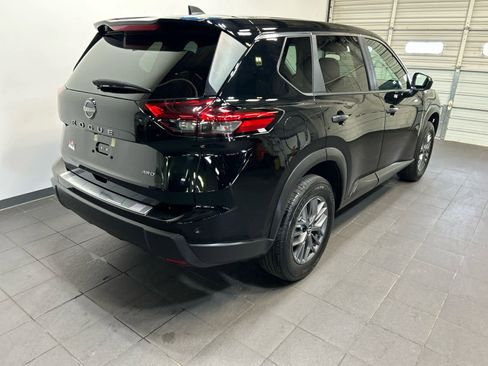 Used 2024 Nissan Rogue S AWD/4WD image 3