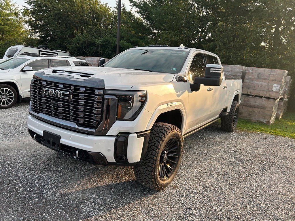 Used 2024 GMC Sierra 2500 Denali Ultimate AWD/4WD image 2