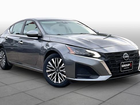 Certified 2024 Nissan Altima 2.5 SV FWD image 3