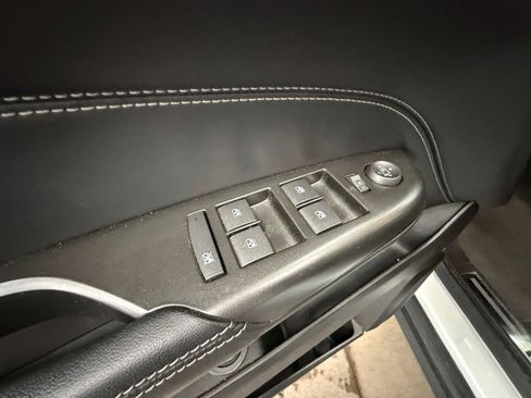 Used 2012 Cadillac SRX Premium image 23