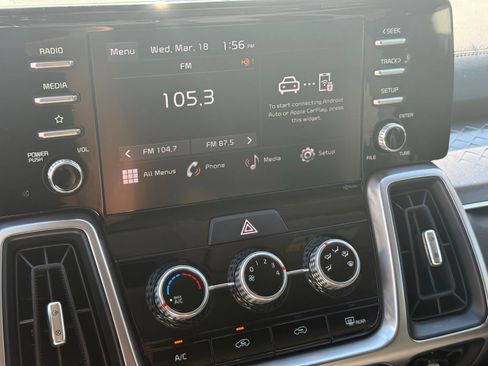 Used 2023 Kia Sorento LX image 16