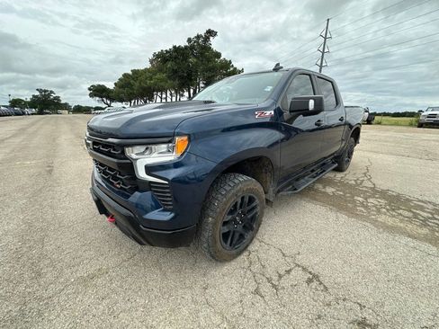 Used 2022 Chevrolet Silverado 1500 LT Trail Boss w/ LT Trail Boss Premium Package AWD/4WD image 1