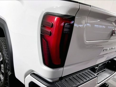 Certified 2025 GMC Sierra 2500 Denali w/ Denali Reserve Package AWD/4WD image 23
