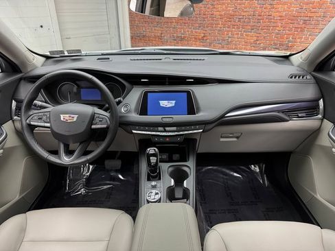 Used 2023 Cadillac XT4 Luxury w/ Cold Weather Package image 12