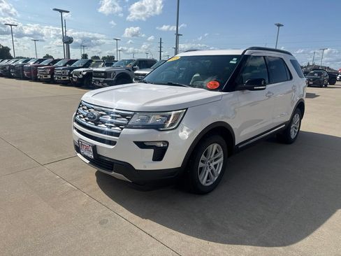 Used 2018 Ford Explorer XLT w/ Equipment Group 202A AWD/4WD image 8