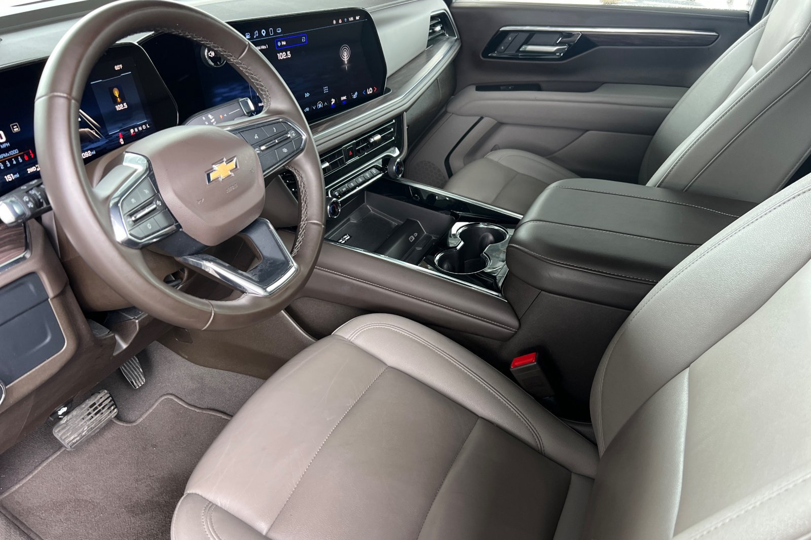 Used 2025 Chevrolet Suburban LT AWD/4WD image 5