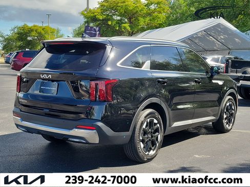 Certified 2024 Kia Sorento S FWD image 6