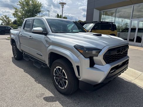 Used 2026 Toyota Tacoma TRD Sport AWD/4WD image 3