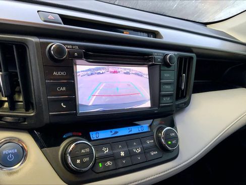 Used 2018 Toyota RAV4 LE AWD/4WD image 40