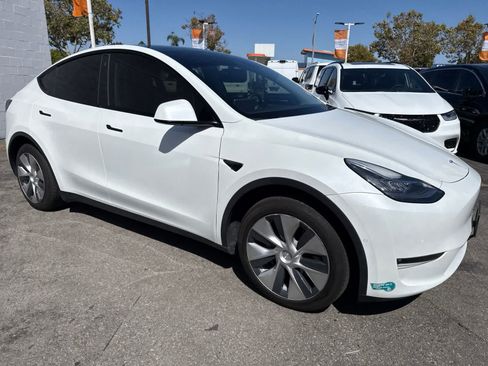 Used 2022 Tesla Model Y Long Range AWD/4WD image 12